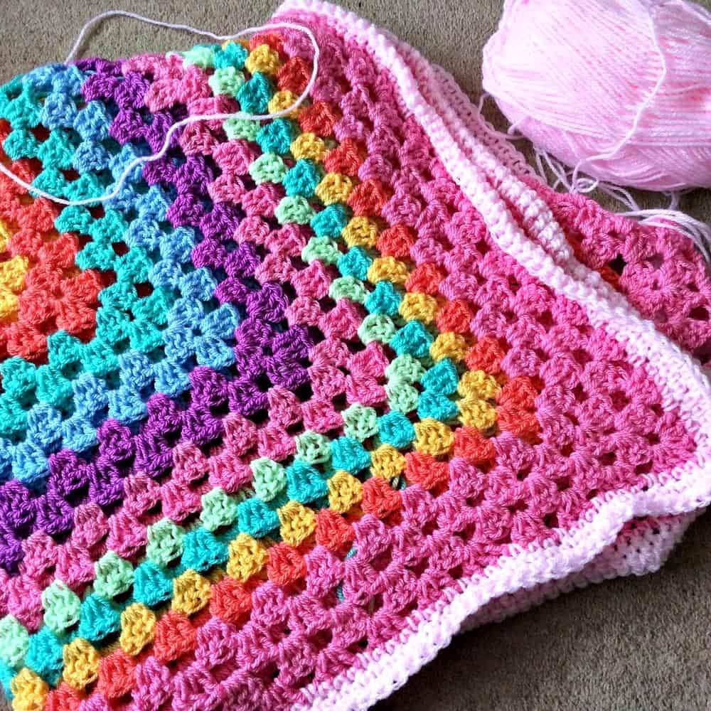 Fast and Free Baby Blanket Crochet Pattern Easy - mecrochet.com